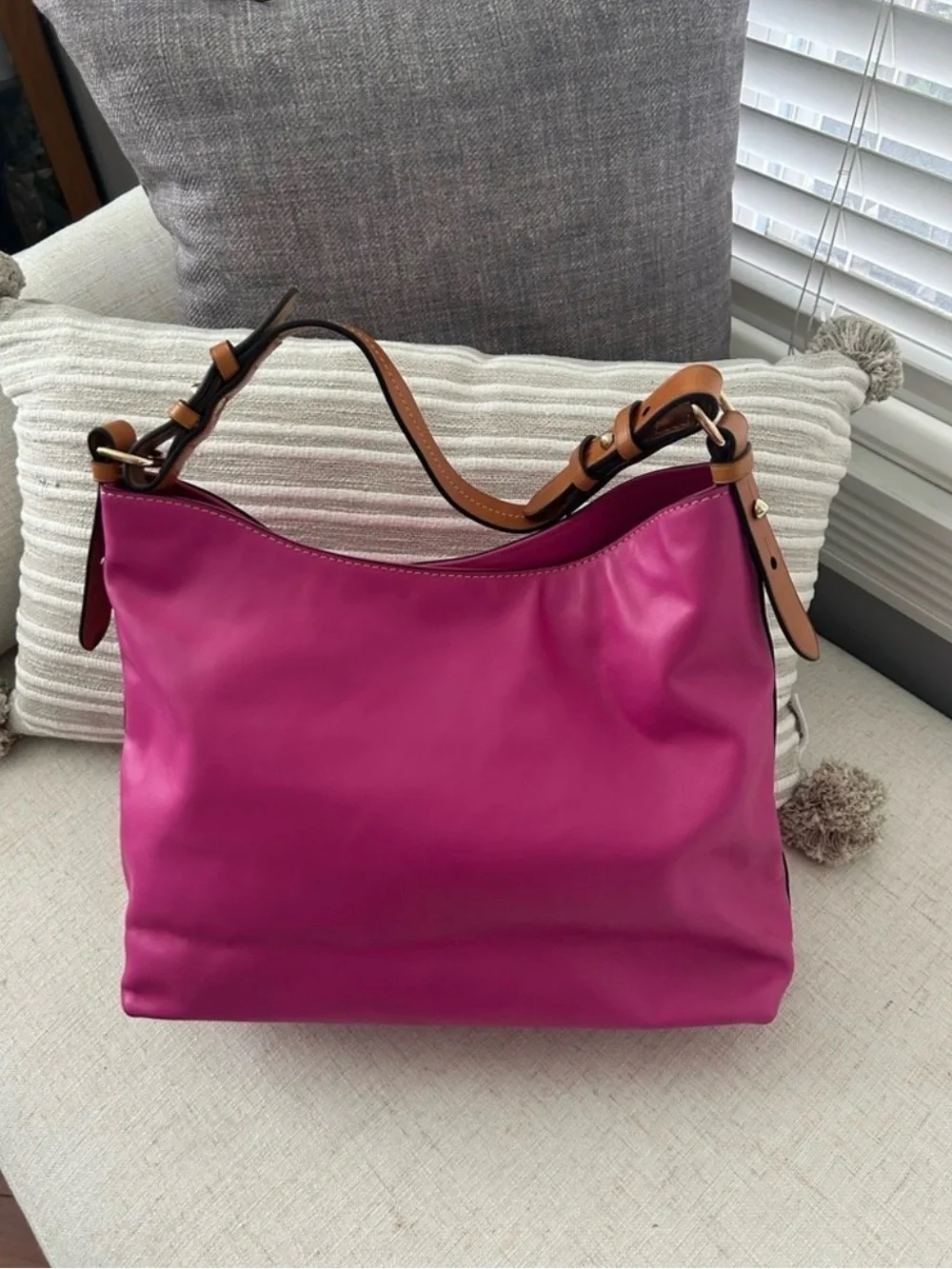Dooney & Bourke Fuschia hobo bag - Picture 3 of 6